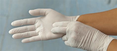 Can You Use Medical Gloves for Food Preparation? Exploring the Unlikely Connection Between Hygiene and Culinary Arts